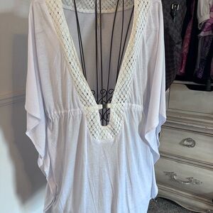 Jones New York White Top with Textured Trim